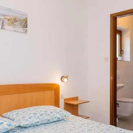 Apartment Pina *