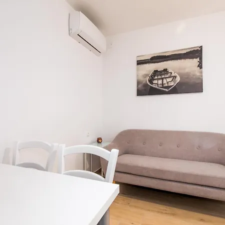 아파트 Pina 크르크