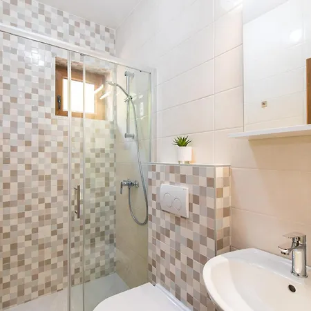 Apartment Pina *