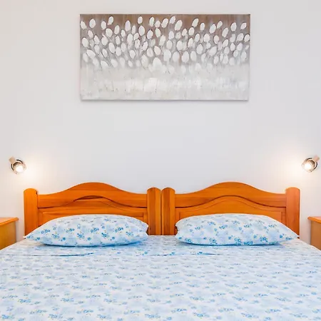 Pina Apartment