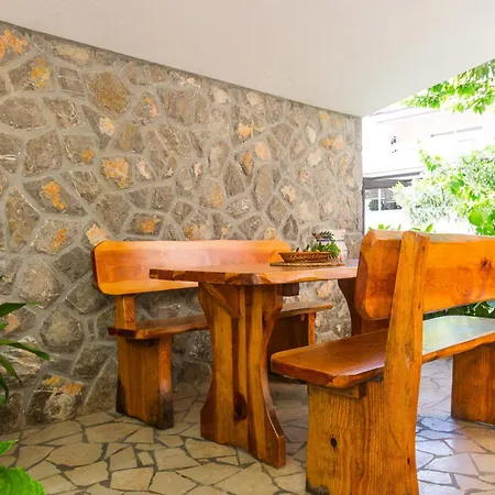 Apartment Pina