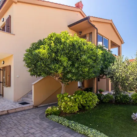 Pina Apartment Krk Town