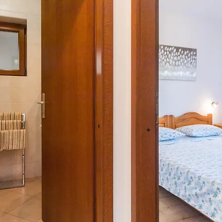 Pina Apartment *