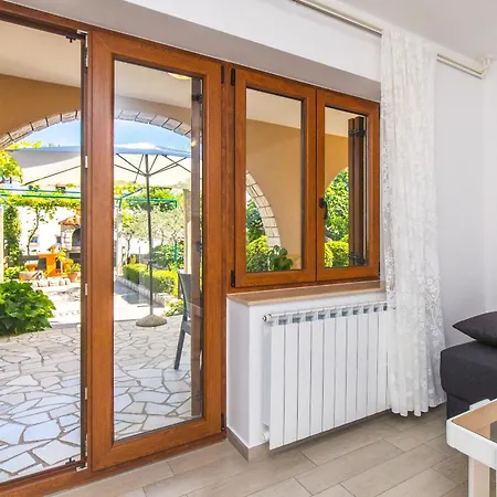 Pina Apartment *