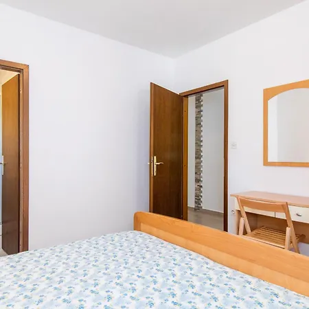 Apartment Pina Krk Town