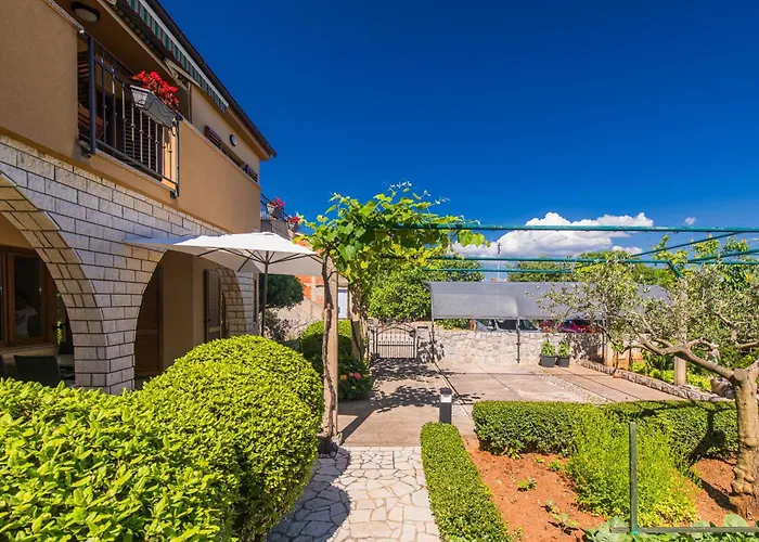 Pina דירה קרק